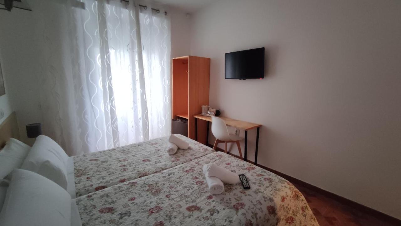 Hostal Aliste Madrid Extérieur photo