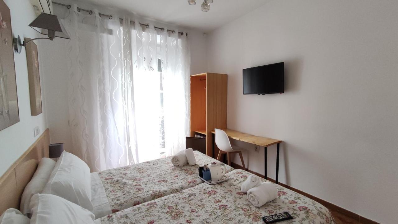 Hostal Aliste Madrid Extérieur photo