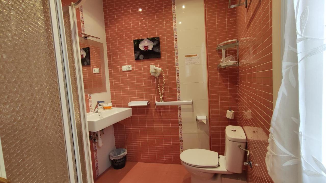 Hostal Aliste Madrid Extérieur photo