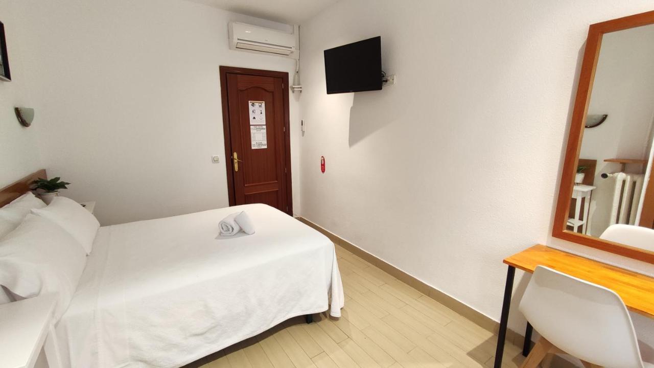 Hostal Aliste Madrid Extérieur photo