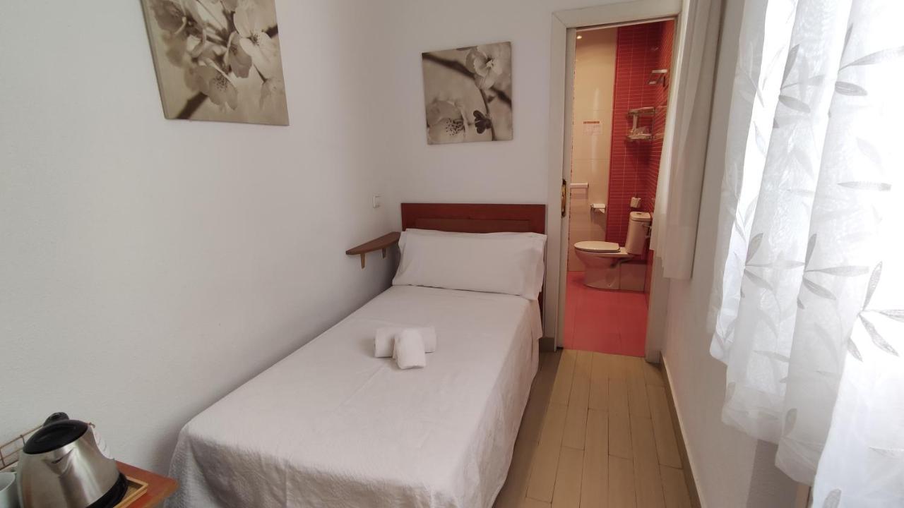 Hostal Aliste Madrid Extérieur photo