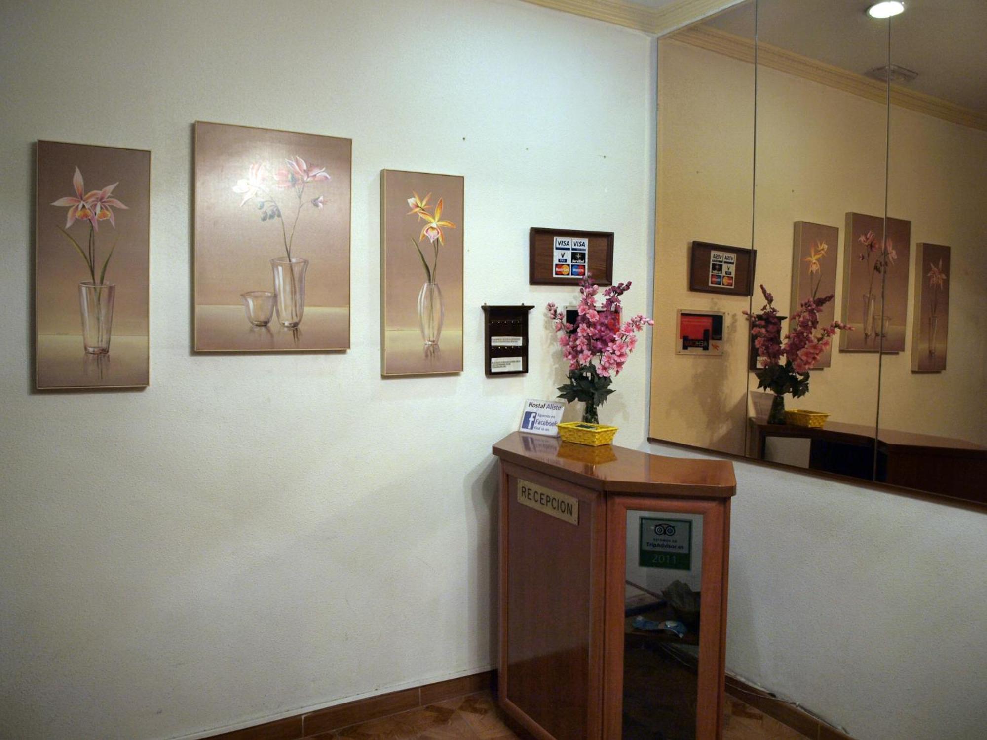 Hostal Aliste Madrid Extérieur photo