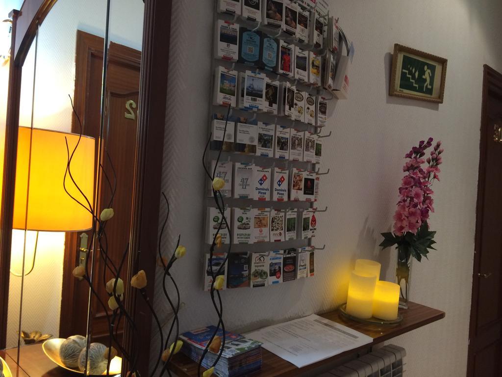 Hostal Aliste Madrid Extérieur photo