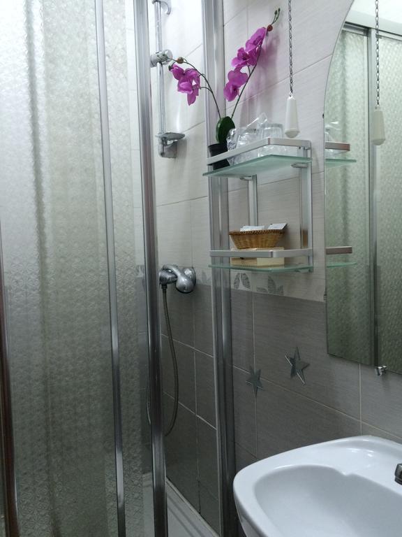Hostal Aliste Madrid Extérieur photo