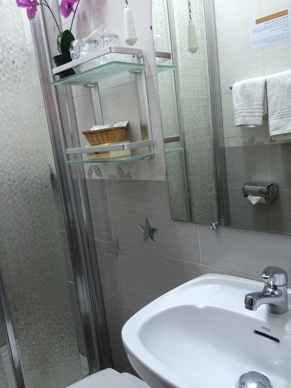Hostal Aliste Madrid Extérieur photo